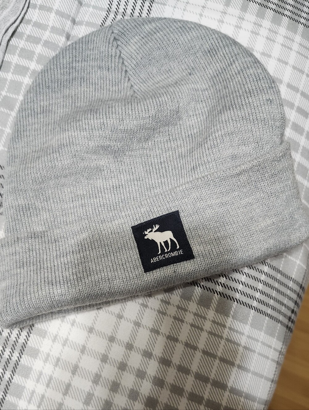 Unisex Abercrombie & Fitch beanie.